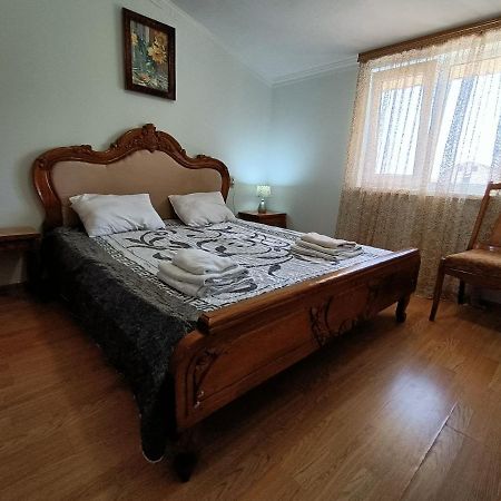 Мини-Отель В Центре Сухума - Аиааира Soukhoumi Extérieur photo