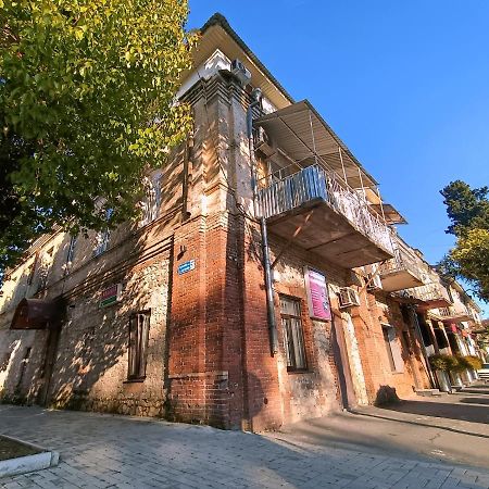 Мини-Отель В Центре Сухума - Аиааира Soukhoumi Extérieur photo
