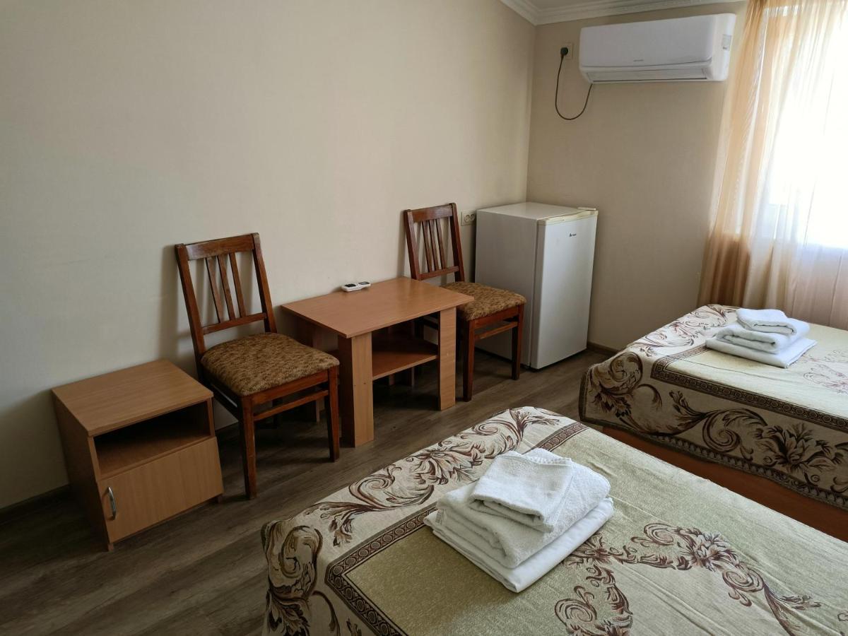 Мини-Отель В Центре Сухума - Аиааира Soukhoumi Extérieur photo