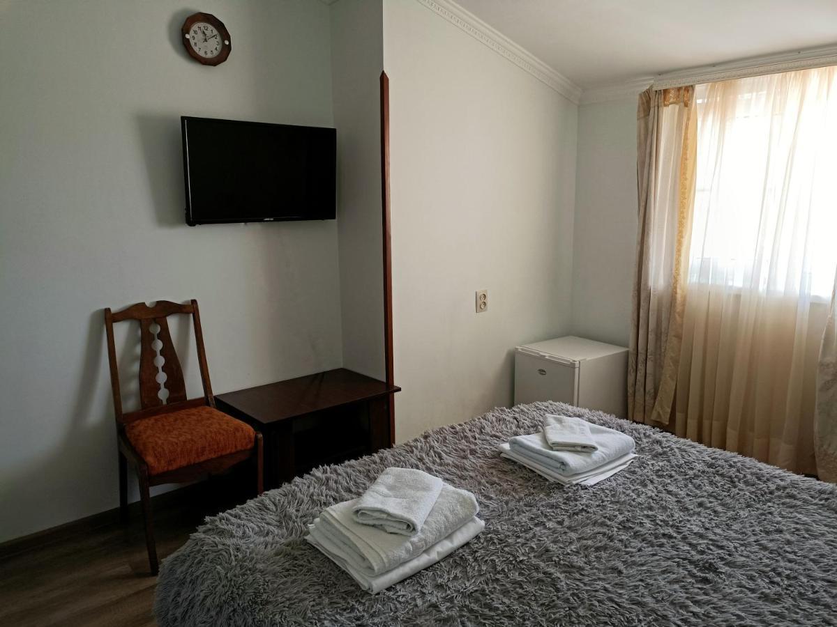 Мини-Отель В Центре Сухума - Аиааира Soukhoumi Extérieur photo
