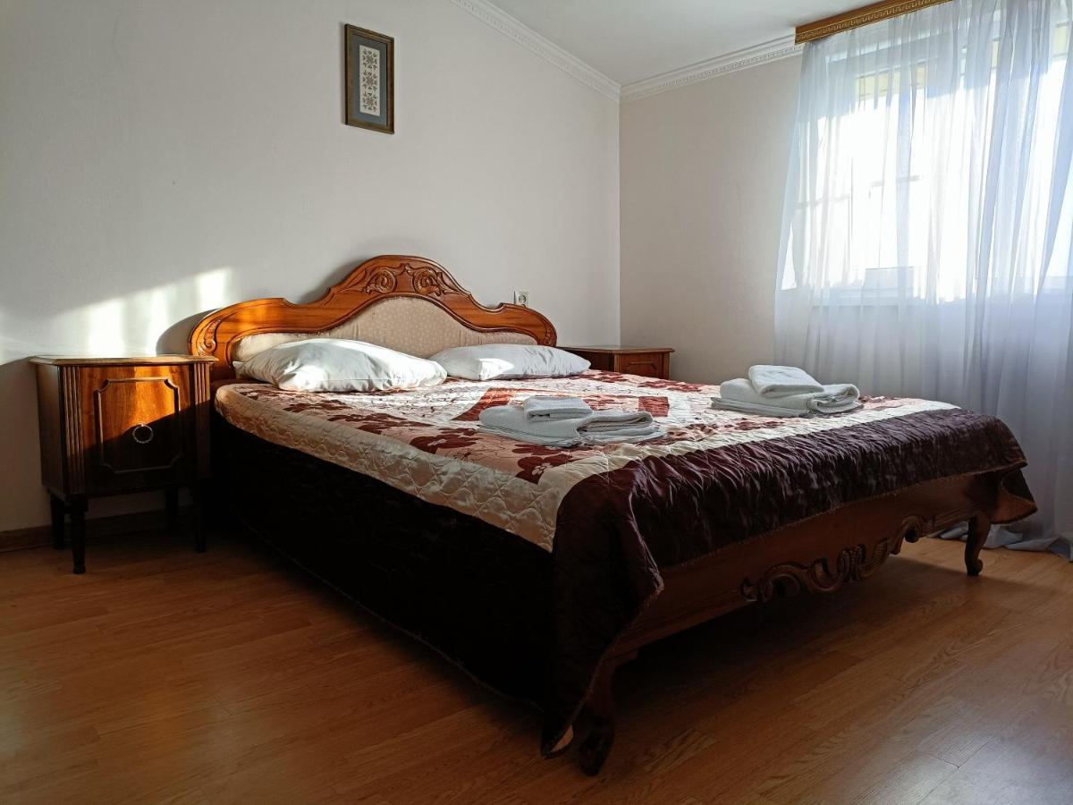 Мини-Отель В Центре Сухума - Аиааира Soukhoumi Extérieur photo